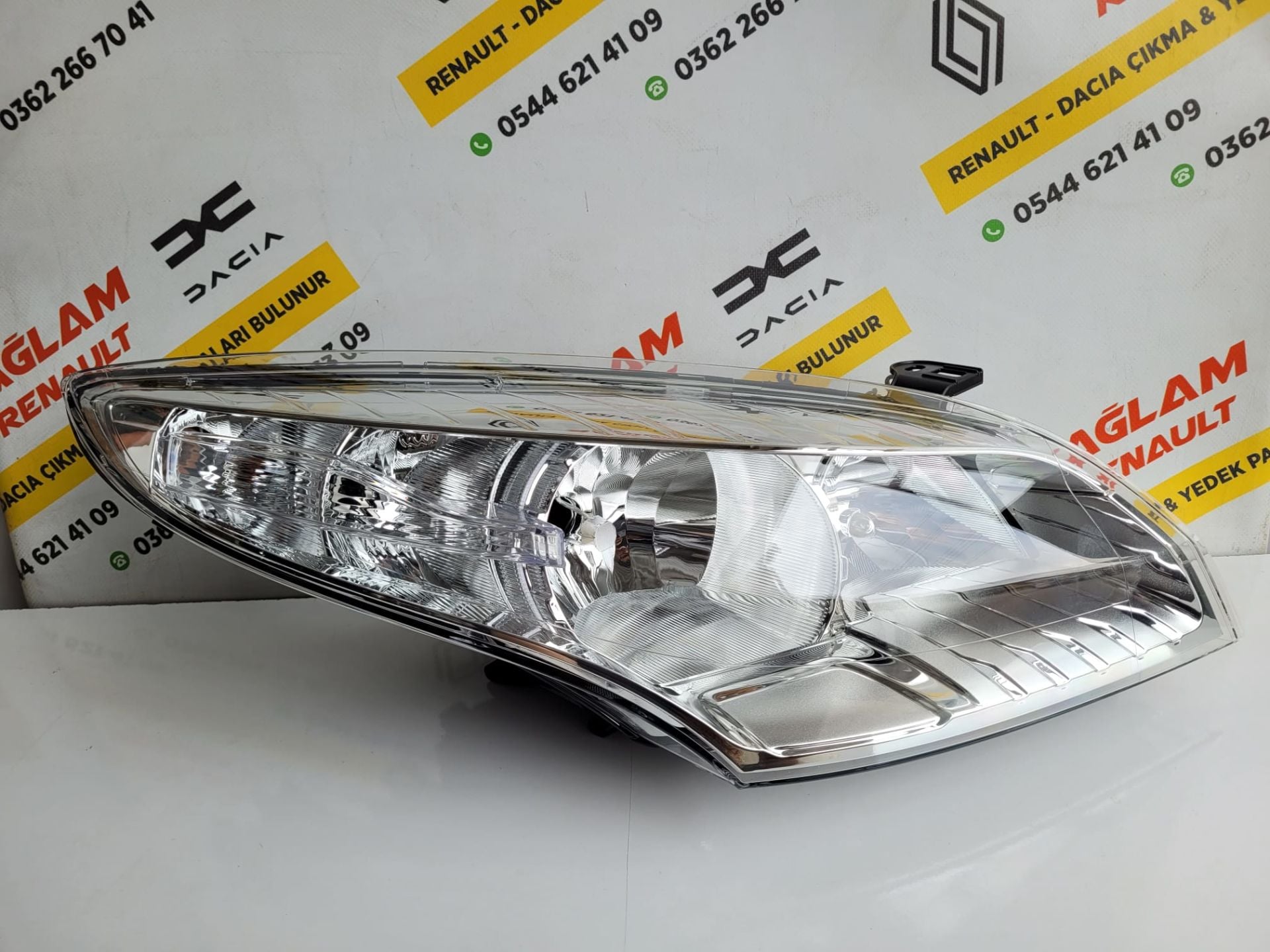 Megane 3 2008-2012 Orijinal Sıfır Sağ Far Krom 260108719R Mais