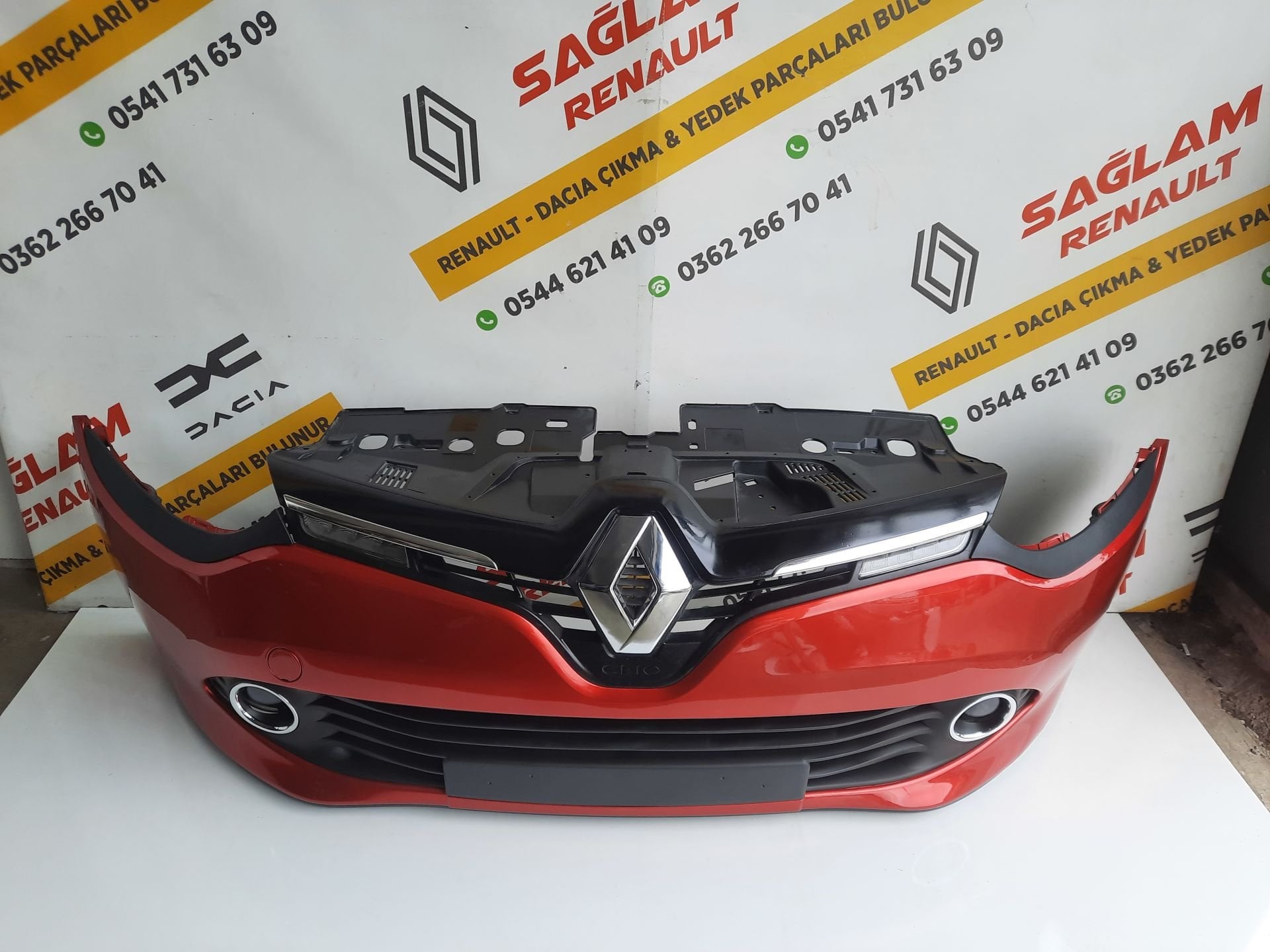 Clio 4 12 - 16 Dolu Ön Tampon Alev Kırmızı 620220826R