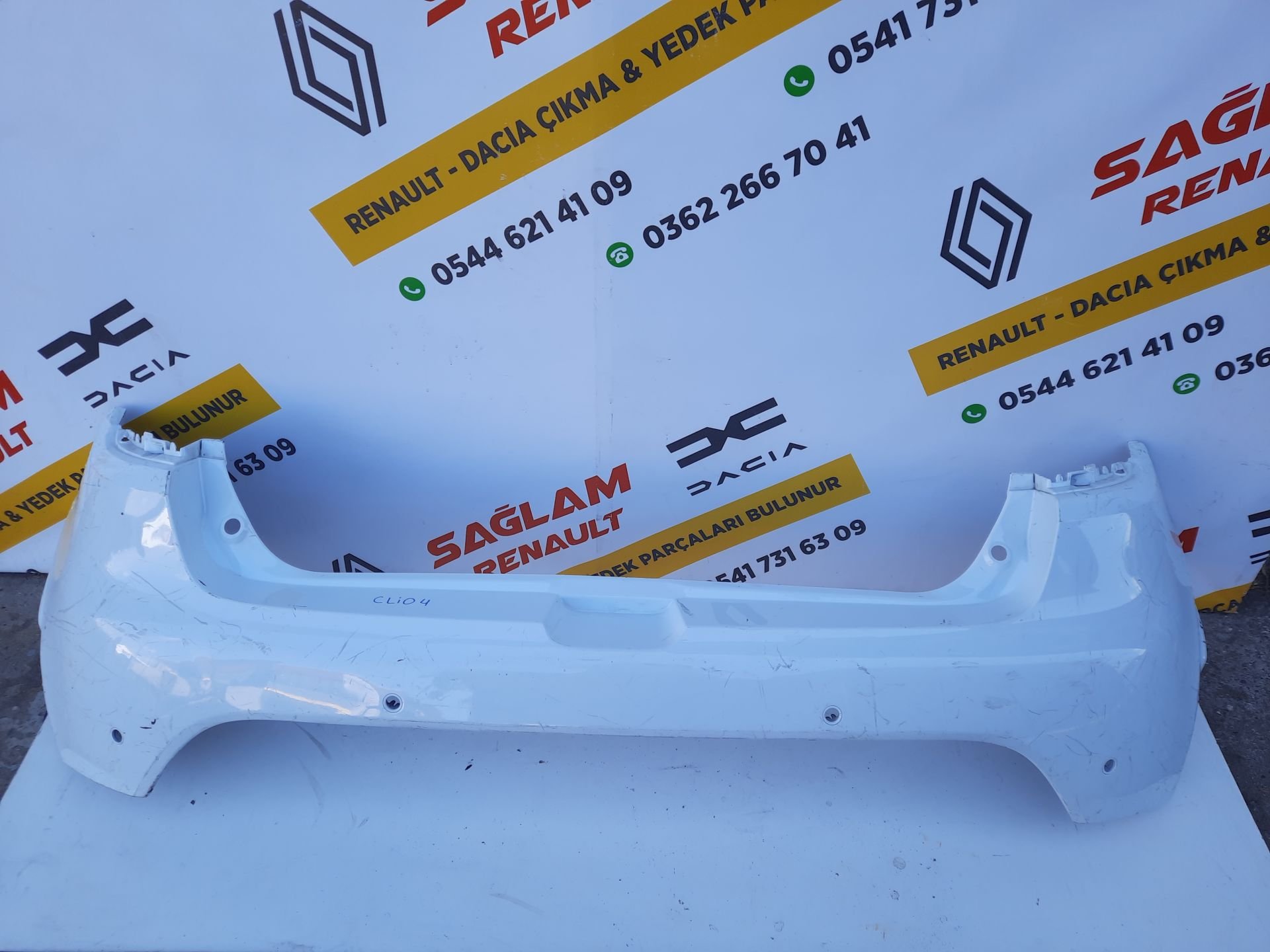 Clio 4 HB Orijinal Çıkma Arka Tampon Beyaz 850225639R