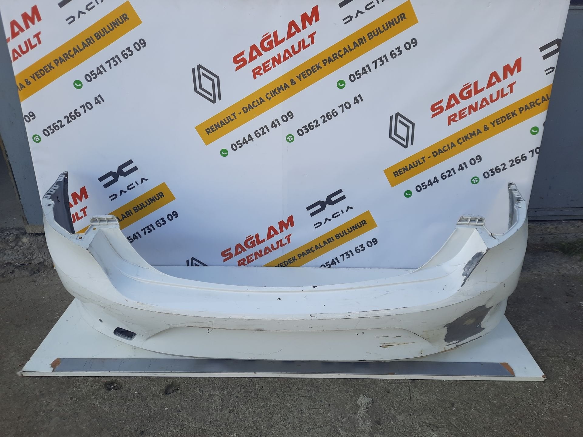 Megane 4 Sedan Orijinal Çıkma Arka Tampon﻿ Beyaz 850228743R