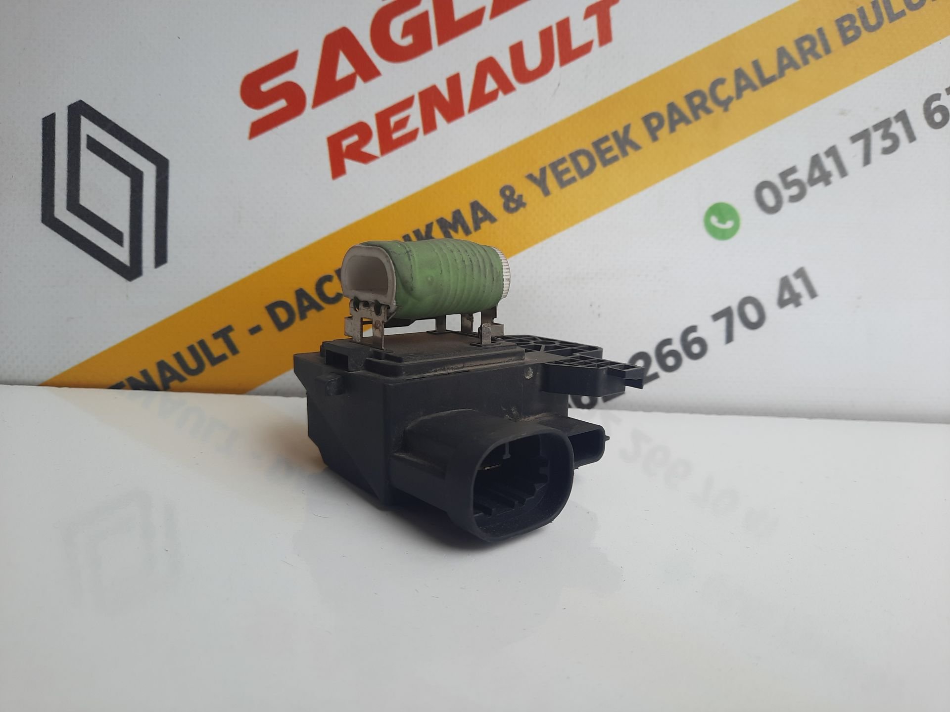 Megane 4 Orijinal Çıkma Fan Rölesi 255501169R 1176972450