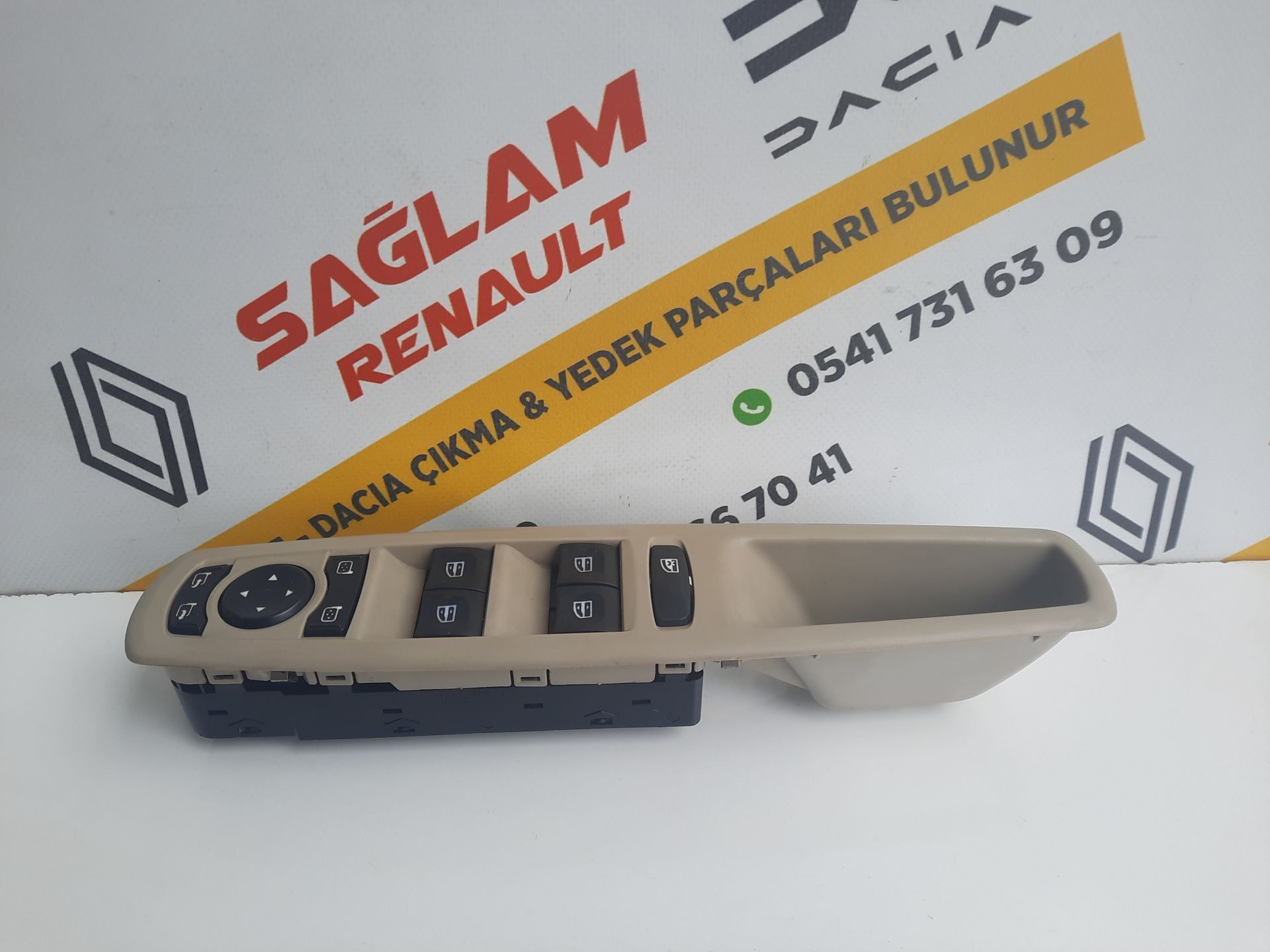 Megane 3 Orijinal Çıkma Cam Düğme Paneli Kasalı Çift Soket 254000006R