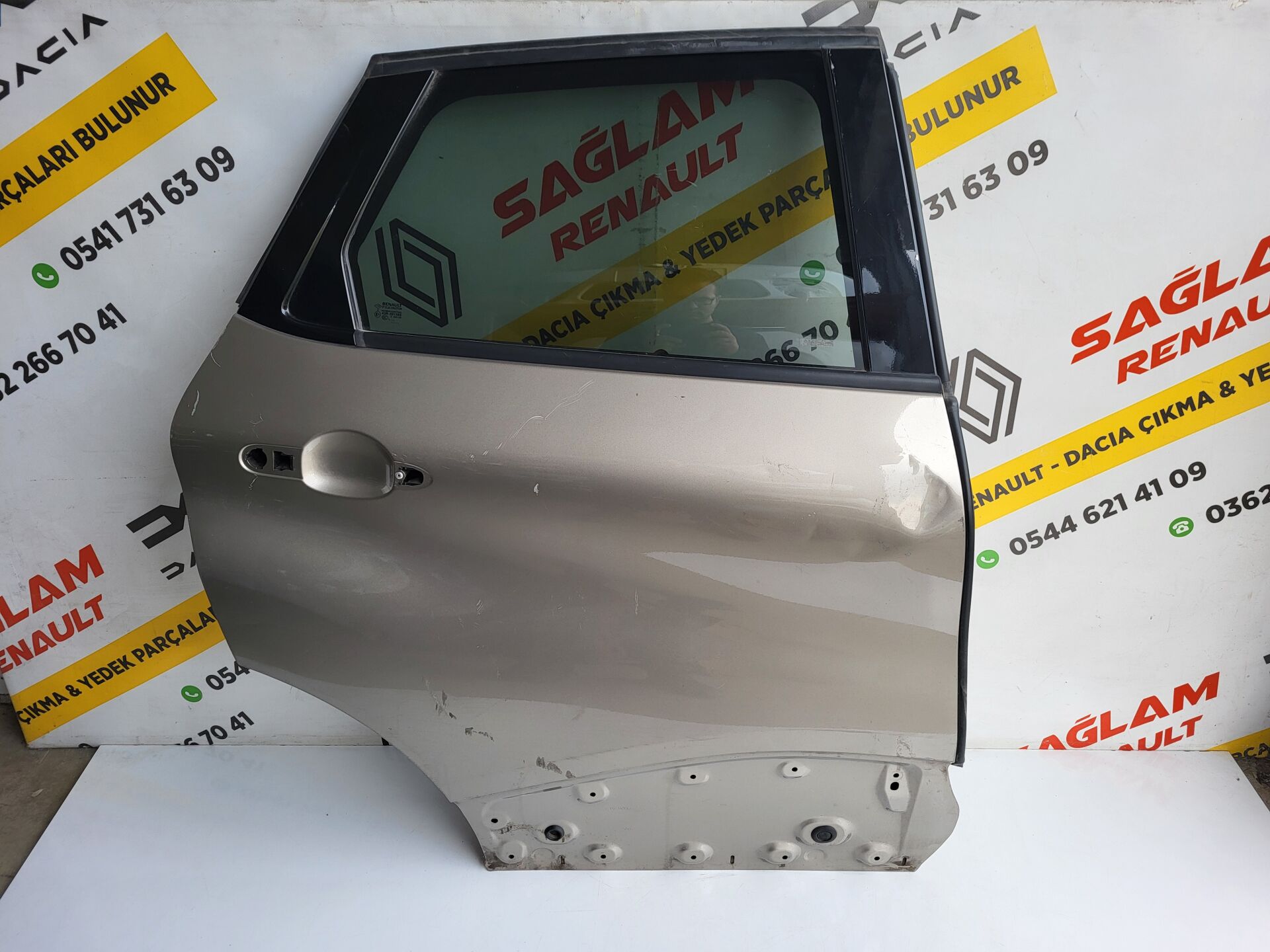 Captur 13-19 Orijinal Çıkma Sağ Arka Kapı Dolu 821521099R